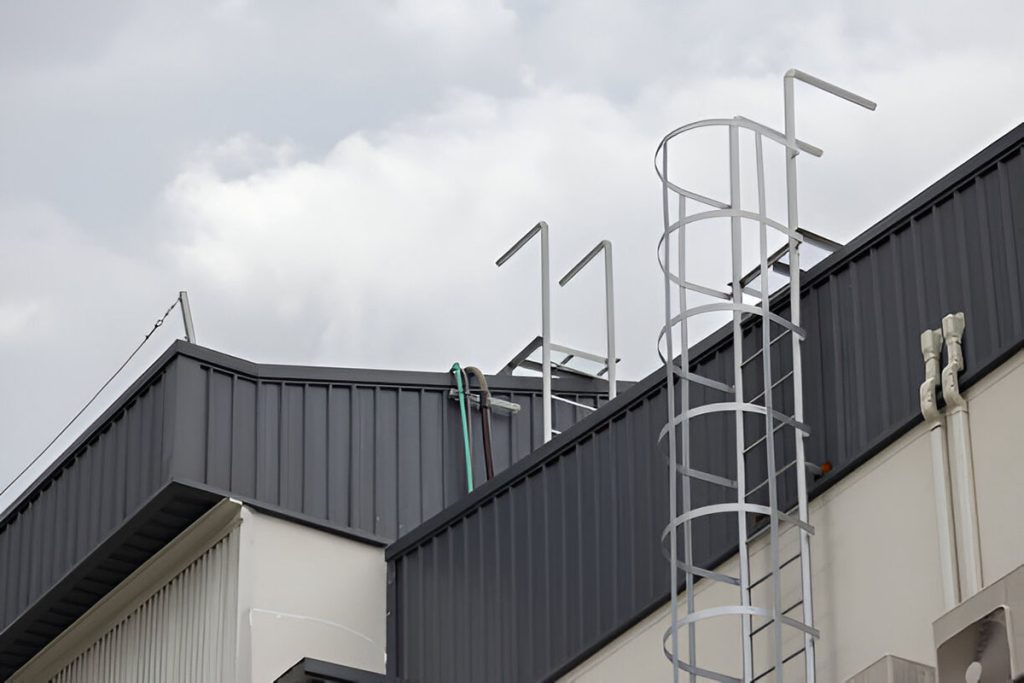 Instalación de escaleras de acceso Sevilla